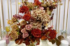 autumn-fall-flowers-wedding-table-candles-centerpieces-hilton-lac-leamy-3