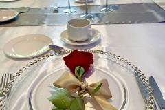 minimalist-red-rose-intimate-wedding-decor-centerpiece-hilton-lac-leamy-20