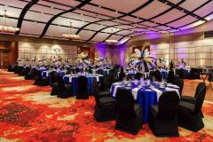 viva-las-vegas-decor-ostrich-feathers-hilton-lac-leamy-12