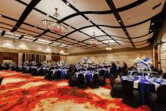 viva-las-vegas-decor-ostrich-feathers-hilton-lac-leamy-6