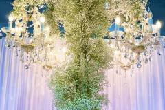 floral-arch-chandeliere-crystal-florist-hilton-lac-leamy-11